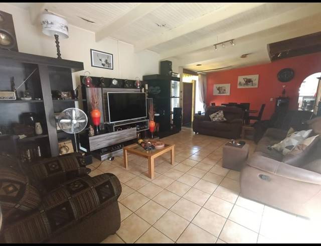4 BEDROOM HOUSE FOR SALE IN STRUBENVALE
